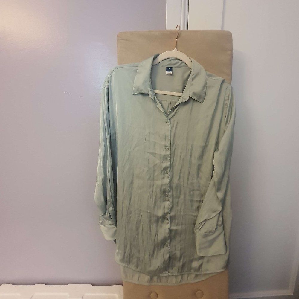Green Satin Boyfriend Button Up Long Sleeve Women’s Medium NWT Loose Fit